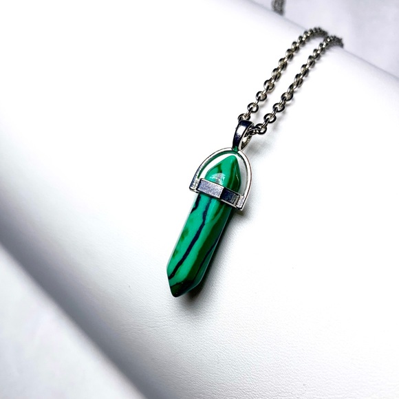 5/$20 man-made malachite stone pendant necklace - Picture 1 of 6